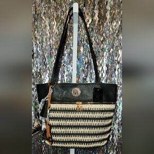 #589- Beverly Hills Polo Club Black/Cream Straw Tote Bag w/BagCharm